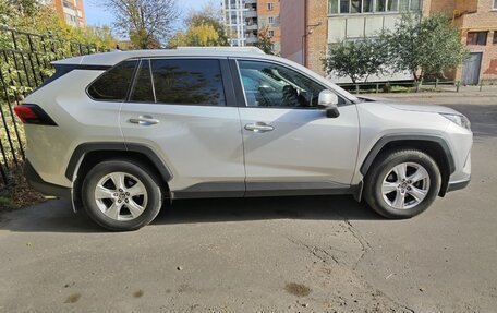 Toyota RAV4, 2020 год, 2 800 000 рублей, 2 фотография