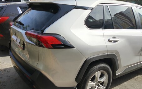 Toyota RAV4, 2020 год, 2 800 000 рублей, 3 фотография