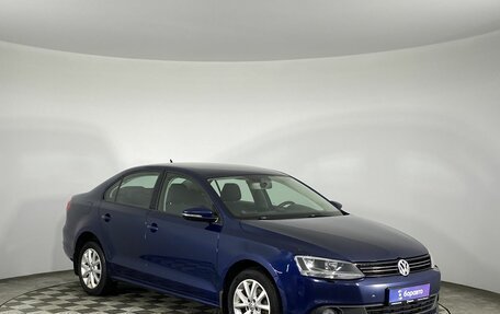 Volkswagen Jetta VI, 2013 год, 990 000 рублей, 2 фотография