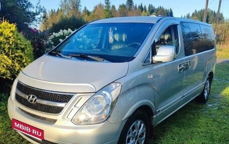 Hyundai Grand Starex Grand Starex I рестайлинг 2, 2010 год, 1 400 000 рублей, 2 фотография