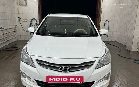Hyundai Solaris II рестайлинг, 2015 год, 800 000 рублей, 3 фотография
