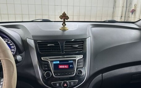 Hyundai Solaris II рестайлинг, 2015 год, 800 000 рублей, 10 фотография