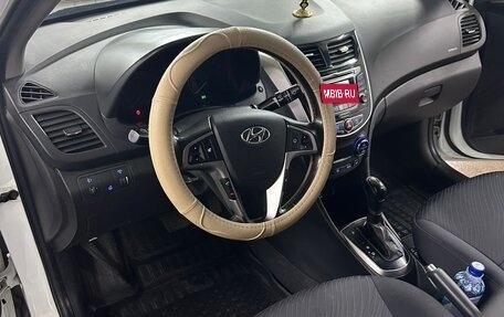 Hyundai Solaris II рестайлинг, 2015 год, 800 000 рублей, 7 фотография