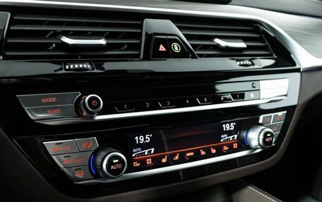 BMW 5 серия, 2019 год, 3 990 000 рублей, 21 фотография