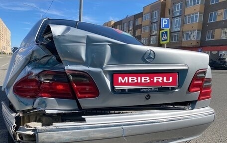 Mercedes-Benz E-Класс, 2001 год, 500 000 рублей, 1 фотография