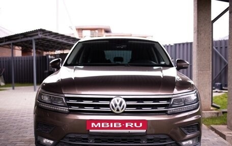Volkswagen Tiguan II, 2018 год, 2 000 000 рублей, 2 фотография