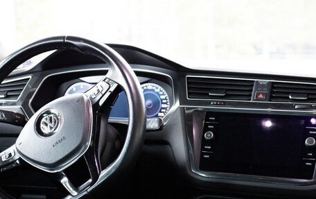 Volkswagen Tiguan II, 2018 год, 2 000 000 рублей, 16 фотография