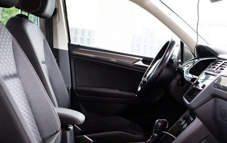 Volkswagen Tiguan II, 2018 год, 2 000 000 рублей, 18 фотография