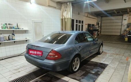 Mercedes-Benz E-Класс, 2003 год, 550 000 рублей, 4 фотография