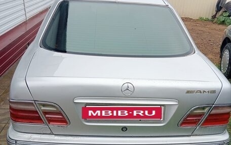 Mercedes-Benz E-Класс, 2000 год, 500 000 рублей, 2 фотография