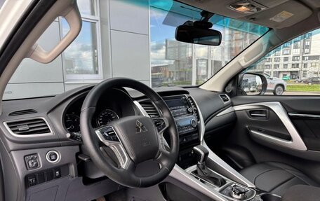 Mitsubishi Pajero Sport III рестайлинг, 2017 год, 2 450 000 рублей, 2 фотография