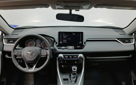 Toyota RAV4, 2020 год, 2 620 000 рублей, 9 фотография