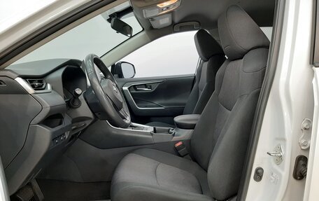 Toyota RAV4, 2020 год, 2 620 000 рублей, 10 фотография