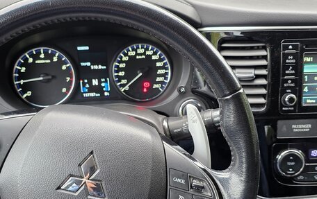 Mitsubishi Outlander III рестайлинг 3, 2017 год, 2 090 000 рублей, 5 фотография