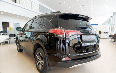 Toyota RAV4, 2017 год, 2 146 000 рублей, 8 фотография