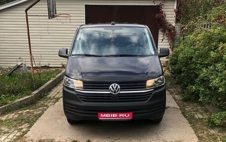 Volkswagen Caravelle T6 рестайлинг, 2021 год, 6 500 000 рублей, 1 фотография