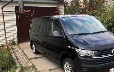 Volkswagen Caravelle T6 рестайлинг, 2021 год, 6 500 000 рублей, 2 фотография