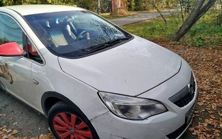 Opel Astra J, 2011 год, 550 000 рублей, 2 фотография