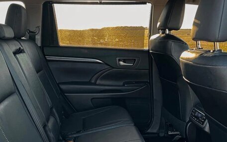Toyota Highlander III, 2014 год, 2 600 000 рублей, 8 фотография