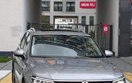 Volkswagen Tiguan II, 2018 год, 3 100 000 рублей, 3 фотография