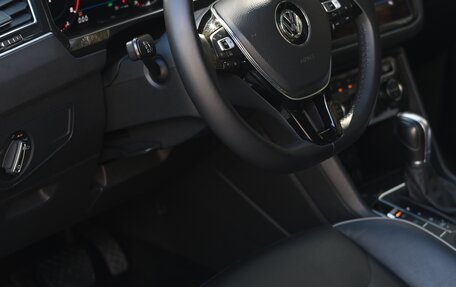 Volkswagen Tiguan II, 2018 год, 3 100 000 рублей, 19 фотография