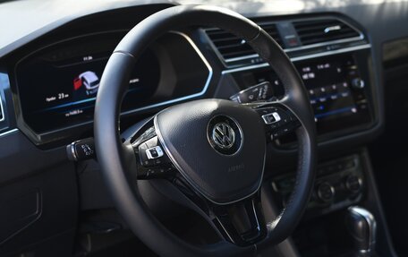 Volkswagen Tiguan II, 2018 год, 3 100 000 рублей, 28 фотография