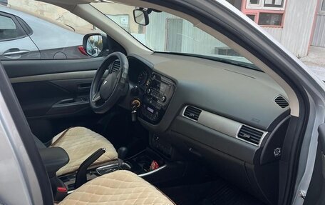 Mitsubishi Outlander III рестайлинг 3, 2018 год, 2 150 000 рублей, 5 фотография