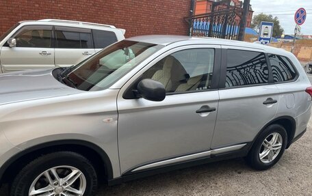 Mitsubishi Outlander III рестайлинг 3, 2018 год, 2 150 000 рублей, 10 фотография