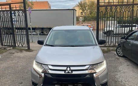Mitsubishi Outlander III рестайлинг 3, 2018 год, 2 150 000 рублей, 9 фотография