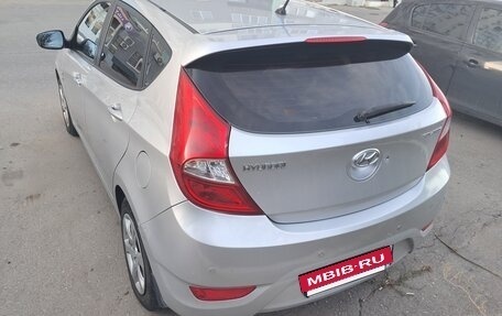 Hyundai Solaris II рестайлинг, 2012 год, 830 000 рублей, 2 фотография
