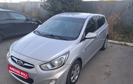 Hyundai Solaris II рестайлинг, 2012 год, 830 000 рублей, 5 фотография