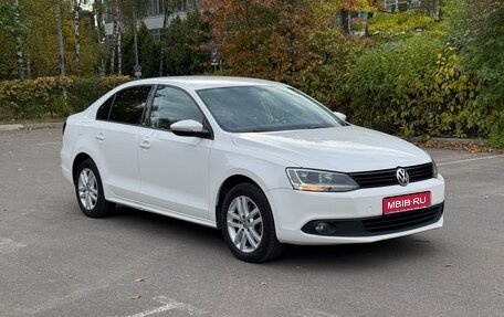 Volkswagen Jetta VI, 2013 год, 890 000 рублей, 1 фотография