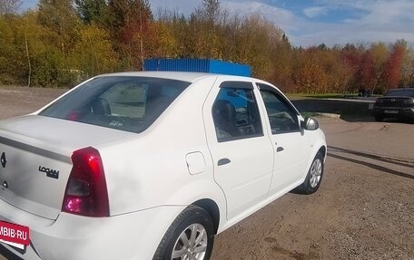 Renault Logan I, 2015 год, 650 000 рублей, 2 фотография