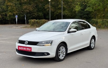 Volkswagen Jetta VI, 2013 год, 890 000 рублей, 3 фотография