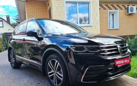 Volkswagen Tiguan II, 2021 год, 4 379 900 рублей, 3 фотография