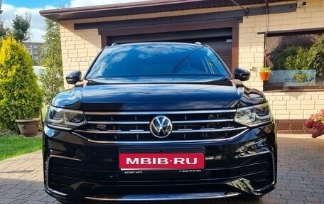 Volkswagen Tiguan II, 2021 год, 4 379 900 рублей, 2 фотография