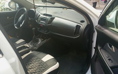 KIA Sportage III, 2011 год, 895 000 рублей, 10 фотография