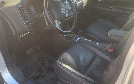 Mitsubishi Outlander III рестайлинг 3, 2014 год, 1 100 000 рублей, 8 фотография