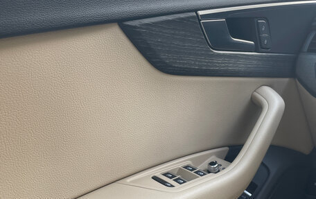 Audi A4, 2019 год, 2 820 000 рублей, 10 фотография
