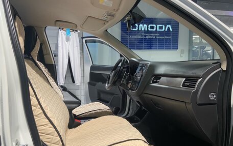 Mitsubishi Outlander III рестайлинг 3, 2012 год, 1 430 000 рублей, 9 фотография