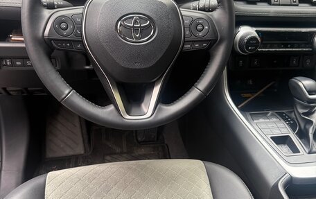 Toyota RAV4, 2024 год, 4 000 000 рублей, 4 фотография