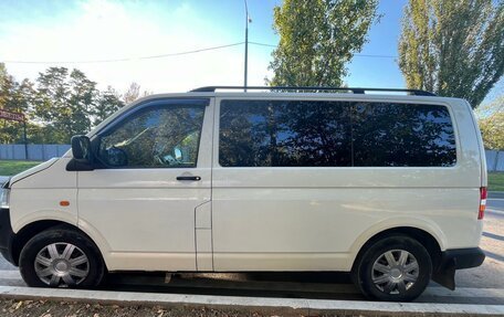 Volkswagen Transporter T5 рестайлинг, 2007 год, 1 090 000 рублей, 2 фотография