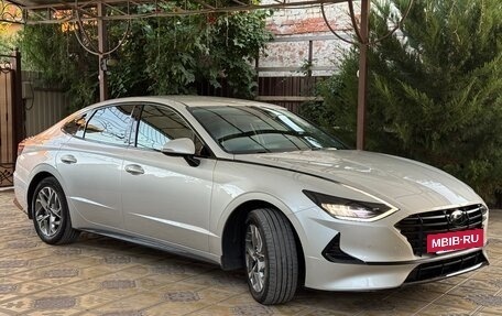 Hyundai Sonata VIII, 2021 год, 2 650 000 рублей, 2 фотография