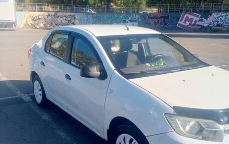 Renault Logan II, 2018 год, 385 000 рублей, 3 фотография