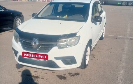 Renault Logan II, 2018 год, 385 000 рублей, 2 фотография