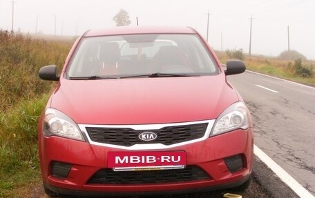 KIA cee'd I рестайлинг, 2011 год, 800 000 рублей, 2 фотография