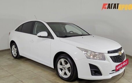 Chevrolet Cruze II, 2014 год, 935 000 рублей, 3 фотография