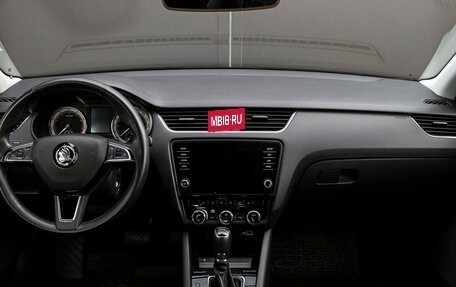 Skoda Octavia, 2018 год, 1 999 000 рублей, 11 фотография