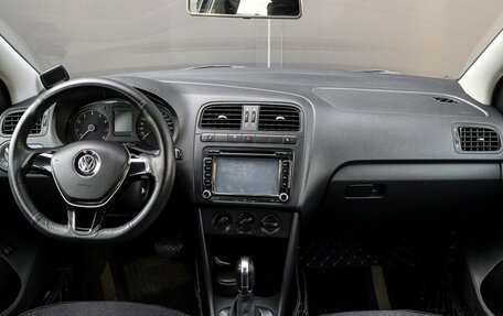 Volkswagen Polo VI (EU Market), 2015 год, 947 000 рублей, 11 фотография