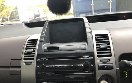 Toyota Prius, 2004 год, 620 000 рублей, 3 фотография